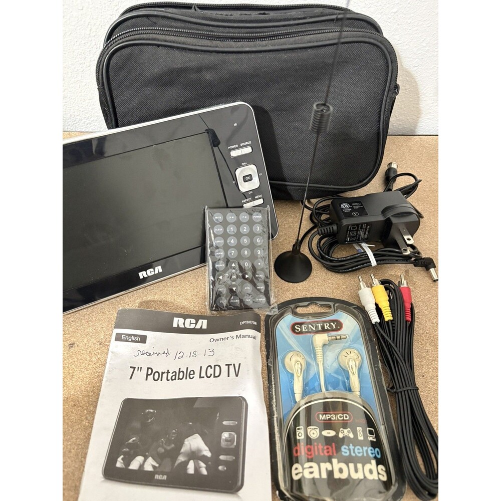RCA  7″ LCD Portable Digital TV DPTM70R | Head Rest  TV Case | Remote Included